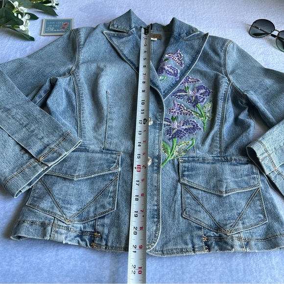 Women’s Sz M Classic Embroidered Denim Blazer Jacket Collar Neckline - Picture 11 of 16